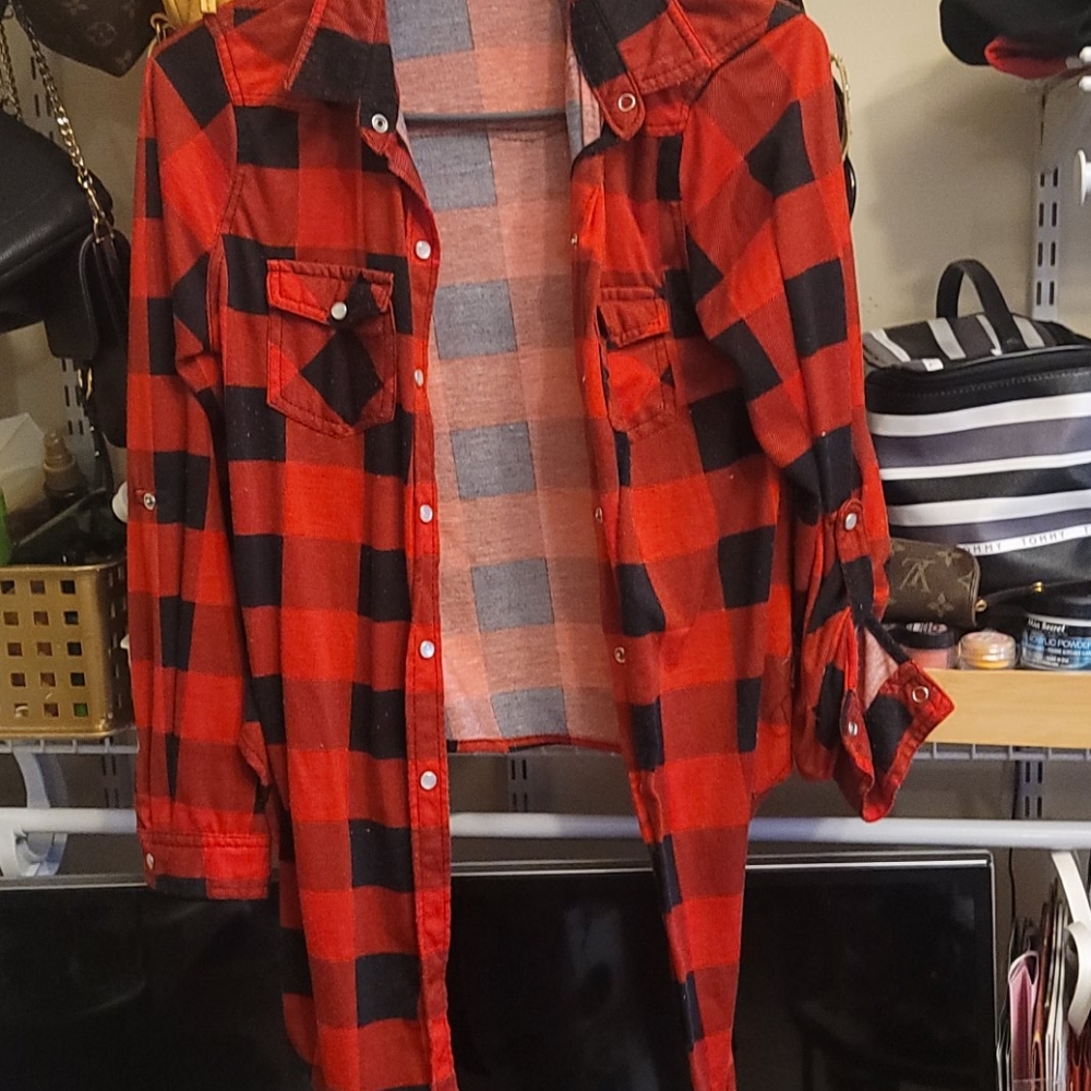 $13 RED PLAID MIDDLE TIE TOP